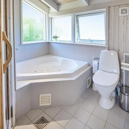 Stunning In W/ Sauna, Wifi And 3 Bedrooms